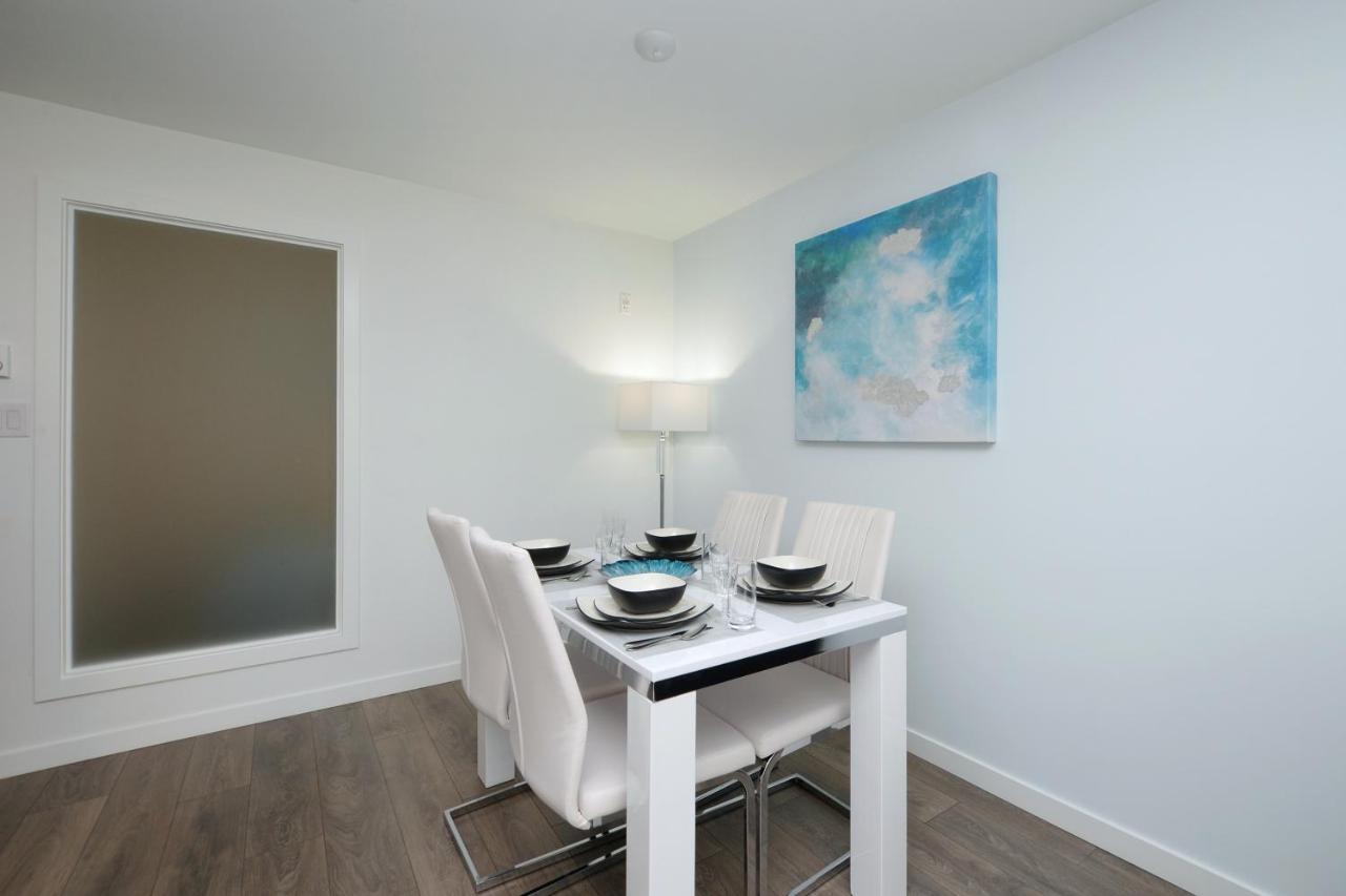 Gorgeous Old Town Condo With Patio And Parking! Вікторія Екстер'єр фото