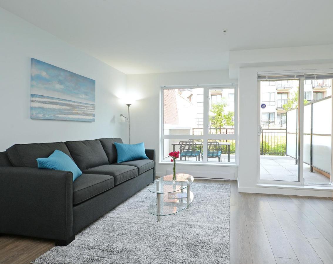 Gorgeous Old Town Condo With Patio And Parking! Вікторія Екстер'єр фото