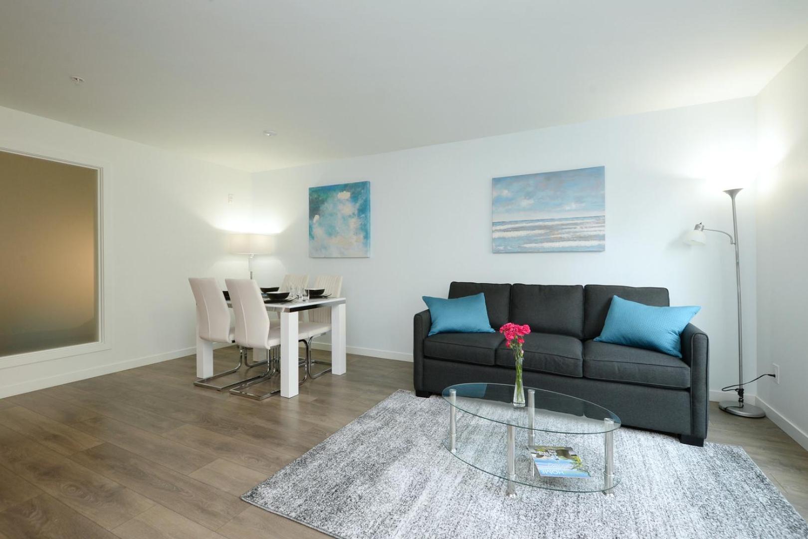 Gorgeous Old Town Condo With Patio And Parking! Вікторія Екстер'єр фото